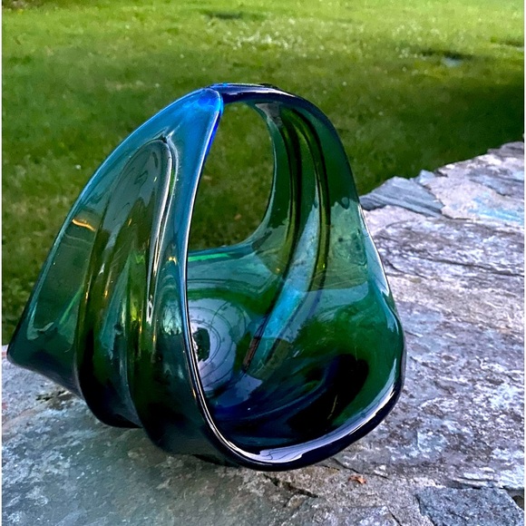 Beautiful glass bowl basket - Picture 2 of 13